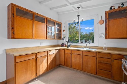 1233 Gloria Dr, Santa Rosa CA 95407-7483 exterior