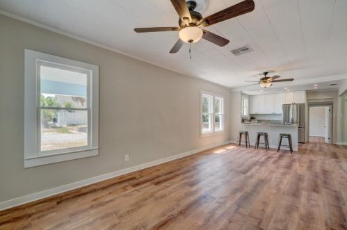 86 Anclote Rd, Tarpon Springs FL  34689-0070 exterior