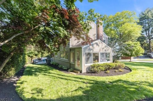 7 Potter Ct, Montclair NJ  07043-1514 exterior