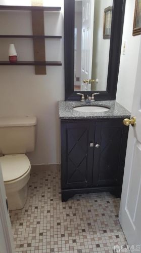 105 Buttonwood Dr, East Brunswick NJ  08816-4404 exterior