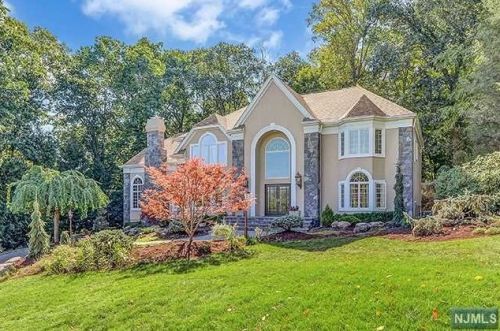 49 Hampshire Rd, Mahwah, NJ 07430-2562