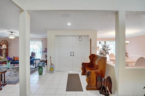920 203rd Ave, Hollywood FL  33029-3439 exterior