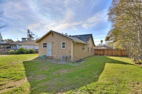 9665 Kent St, Elk Grove CA  95624-2432 exterior