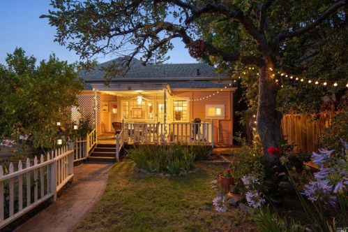 1114 Humboldt St, Santa Rosa, CA 95404-3325