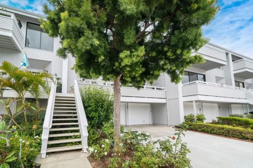 20 Land Fall Ct, Newport Beach, CA 92663-2307