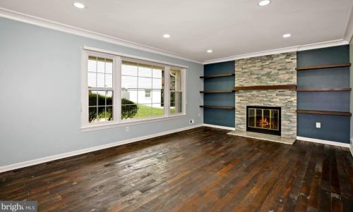 8111 Point Dr, Springfield VA  22153-3020 exterior