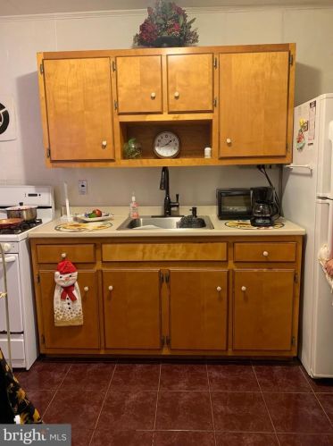 2842 Constitution Rd, Camden NJ  08104-2985 exterior