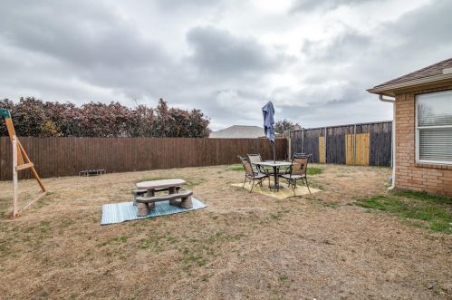 104 Rolling Mdw, St Paul TX 75098-5159 exterior