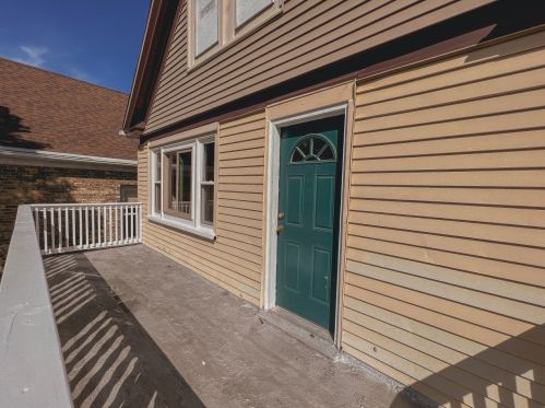 3168 Bremen St, Milwaukee, WI 53212-2209