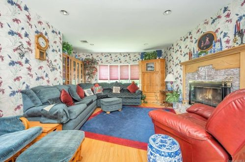 47 Malcolm St, Crotonville NY  10562-3241 exterior