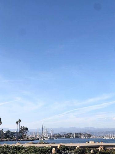 320 Rossmore Dr, Oxnard CA  93035-4465 exterior