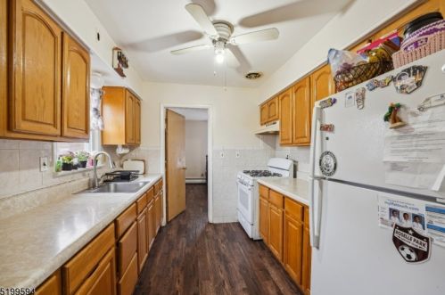 10 Charles St, Roselle Park NJ  07204-2201 exterior