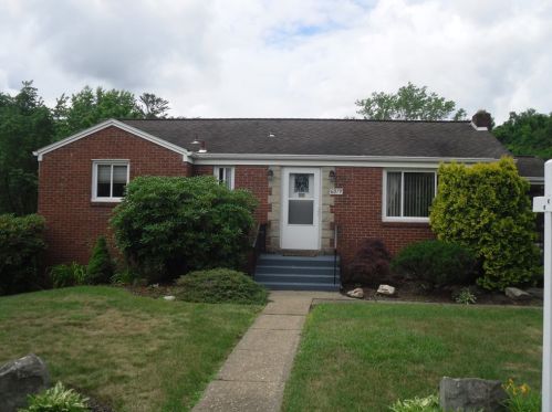 6079 Pleasant St, Finleyville, PA 15332-1013