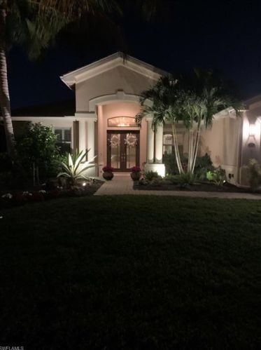379 Saddlebrook Ln, Naples, FL 34110-1373