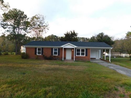 401 Rollingwood Dr, Dudley, NC 28333-8237