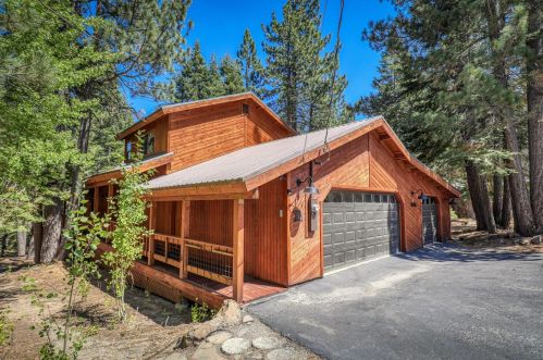 14386 Hansel Ave, Truckee, CA 96161-6301