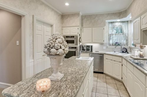 2212 Vly Vw Dr, Cedar Hill TX 75104-6712 exterior