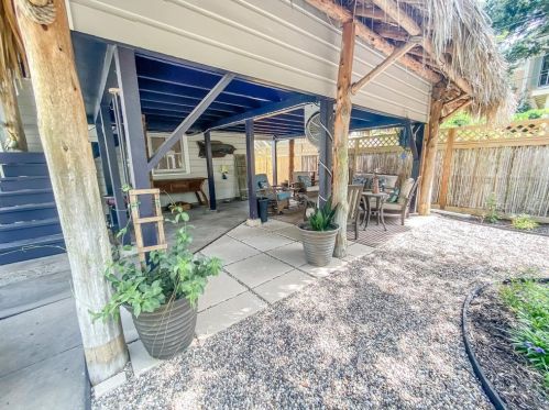 1222 Sealy St, Galveston, TX 77550-5050