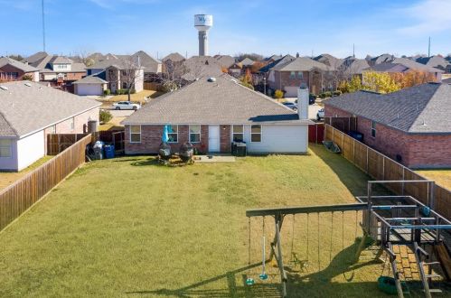 719 Rainsville Dr, St Paul, TX 75098-6994