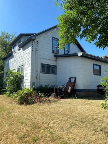 106 Summit St, Spooner, WI 54801-1505