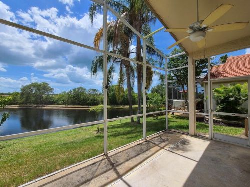 762 Lighthouse Dr, Tarpon Springs, FL 34689-1801