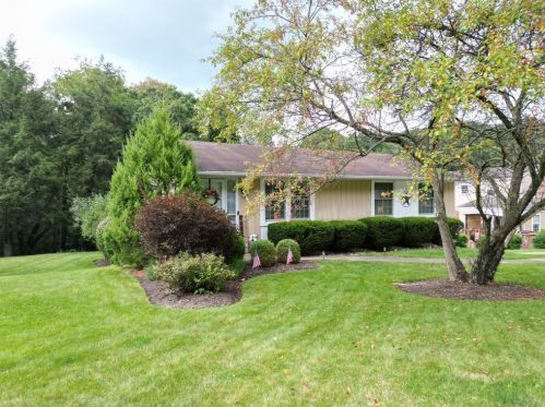 1521 Madsen Dr, Glenshaw, PA 15116-2505