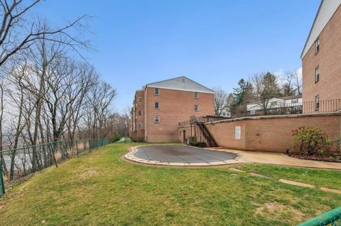 406 Camelot Dr, Pittsburgh PA  15237-4976 exterior