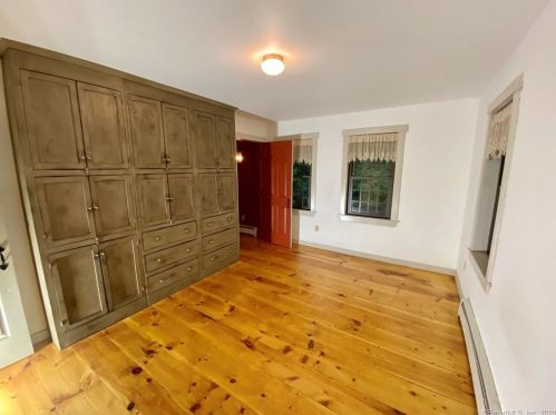 55 Shoddy Mill Rd, Manchester CT  06043-7817 exterior