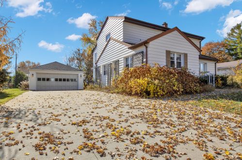 13423 Honey Ln, Waukesha, WI 53151-2543