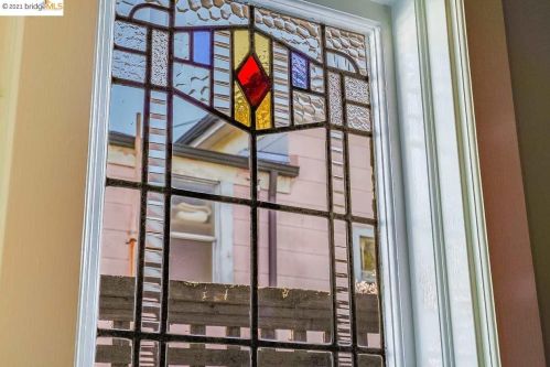 5912 Fremont St, Oakland CA 94608-2217 exterior