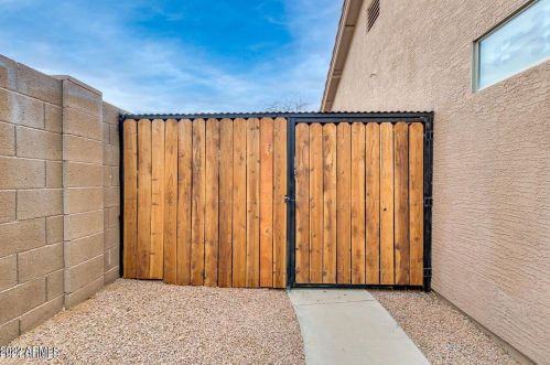 1492 Westchester Dr, Chandler AZ 85249-5091 exterior