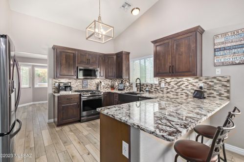 7715 Zircon Crystal Dr, Tucson, AZ 85747-5732