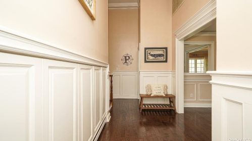 255 Maple St, Islip Manor NY  11751-4801 exterior