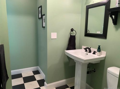 203 Hickory Hill Rd, New Britain CT  06052-1009 exterior