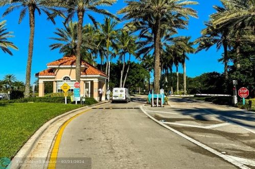 2795 James River Rd, West Palm Beach, FL 33411-5753