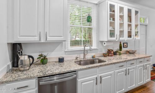 121 Bartram Dr, Beaufort SC  29902-5700 exterior