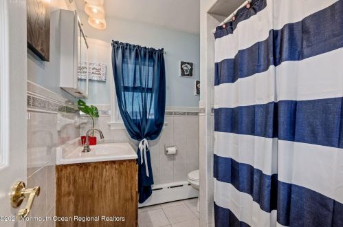 323 Lk Shr Dr, Bricktown NJ 08723-6013 exterior