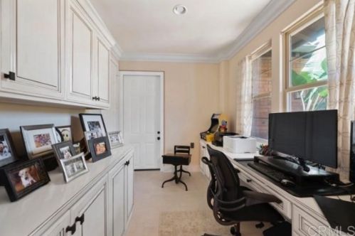 8049 Run Of The Knolls Ct, San Diego CA 92127 exterior