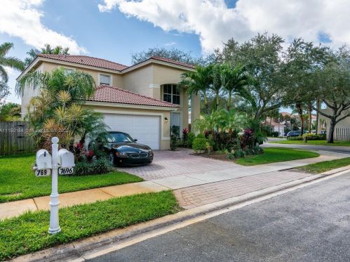 7696 19th St, Hollywood, FL 33024-3633