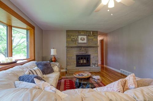 2385 Rochester Rd, Sewickley, PA 15143-4028