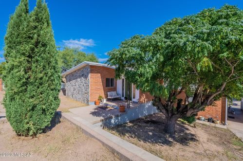 628 Noon St, Nogales, AZ 85621-2550