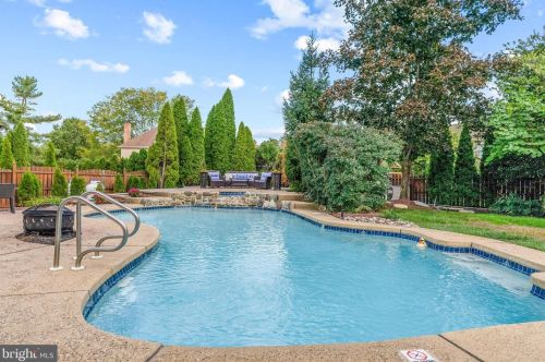 536 Winchester Dr, Yardley, PA 19067-4445
