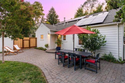 1940 Belmont Ct, Santa Rosa, CA 95404-3243