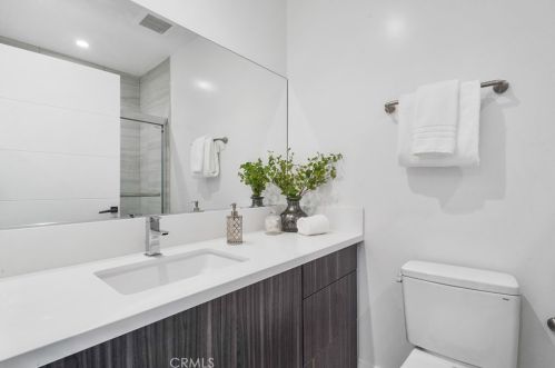 15307 Lemay St, Van Nuys CA 91406-5400 exterior