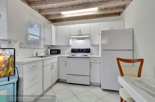 320 4 Ave, Delray Beach FL  33444-2717 exterior