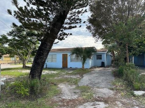 2772 Ohio St, West Palm Beach, FL 33406-3144