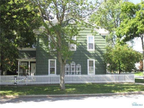 301 Wayne St, Maumee, OH 43537-2126