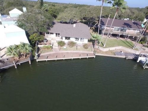2107 Crescent Dr, Rockport, TX 78382-3617