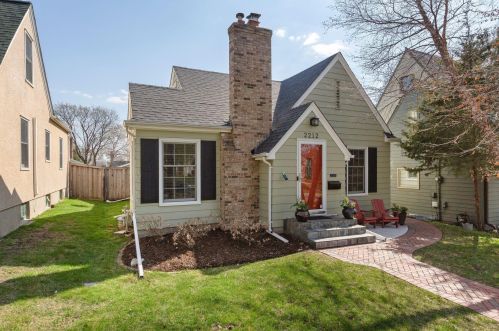 2212 Eleanor Ave, Saint Paul, MN 55116-1101