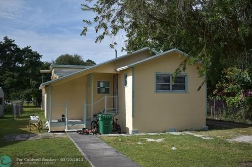 349 Cypress Ave, Pahokee FL  33476-1937 exterior